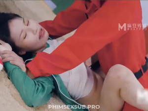 Trò chơi con mực 18+ xem cực nứng ai thua bị đè ra hiếp Không che